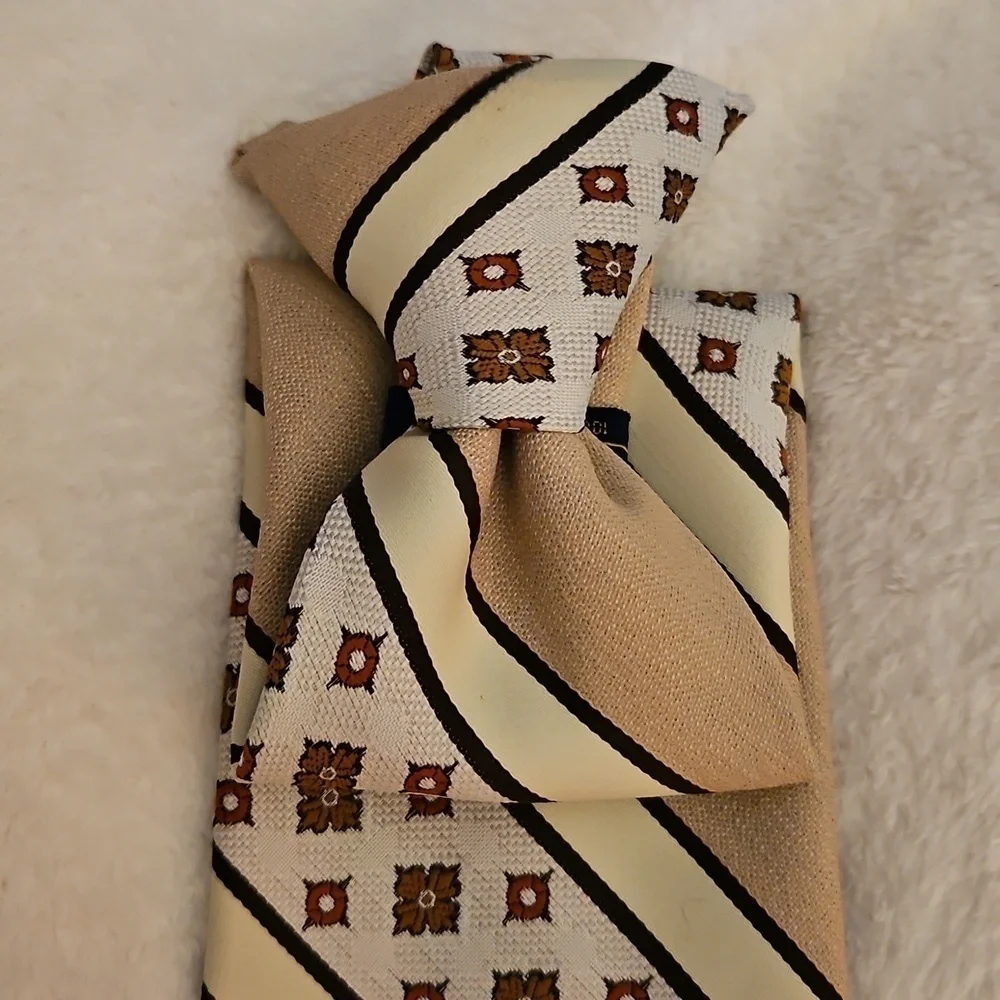 Vtg PRINCE BELLINI MCM Tan Striped Floral Clip-on Tie
